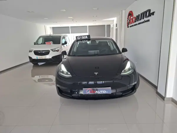 Tesla Model 3 2023 - 31900 EUR, 69700 km - AUTO.MOTO.pt - 69700km - foto 2 de 13