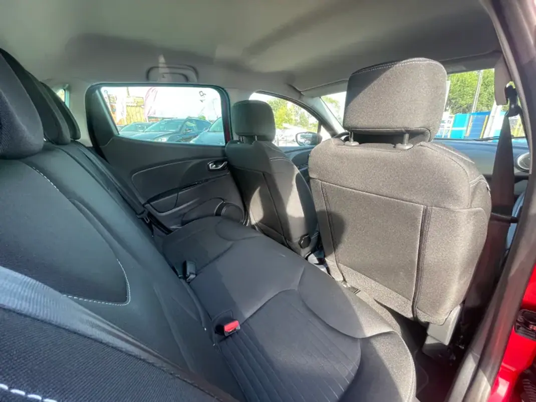 Renault Clio 2017 - 11950 EUR, 94905 km - AUTO.MOTO.pt - 94905km - foto 24 de 27