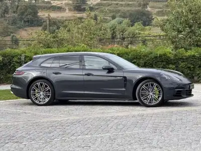 Porsche Panamera Sport Turismo 2018 - 64999 EUR, 128000 km - AUTO.MOTO.pt - 128000km - foto 12 de 27