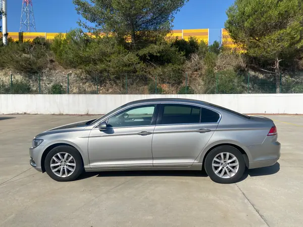 Volkswagen Passat 2017 - 15000 EUR, 123000 km - 123000km - foto 4 de 12
