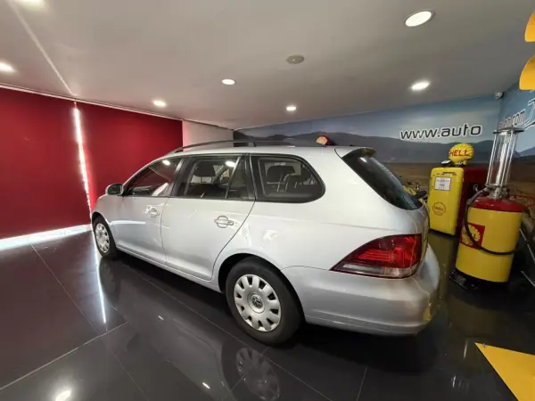 Volkswagen Golf Variant 2011 - 7900 EUR, 284928 km - AUTO.MOTO.pt - 284928km - foto 4 de 19