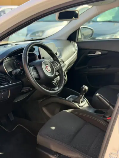 Fiat Tipo 2019 - 11500 EUR, 126375 km - AUTO.MOTO.pt - 126375km - foto 8 de 9