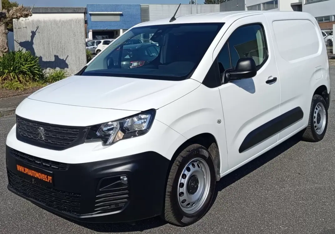 Peugeot Partner 2019 - 12990 EUR, 91000 km - AUTO.MOTO.pt - 91000km - foto 1 de 16