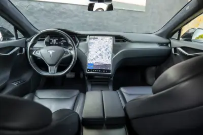Tesla Model S 2018 - 26900 EUR, 119000 km - AUTO.MOTO.pt - 119000km - foto 11 de 25