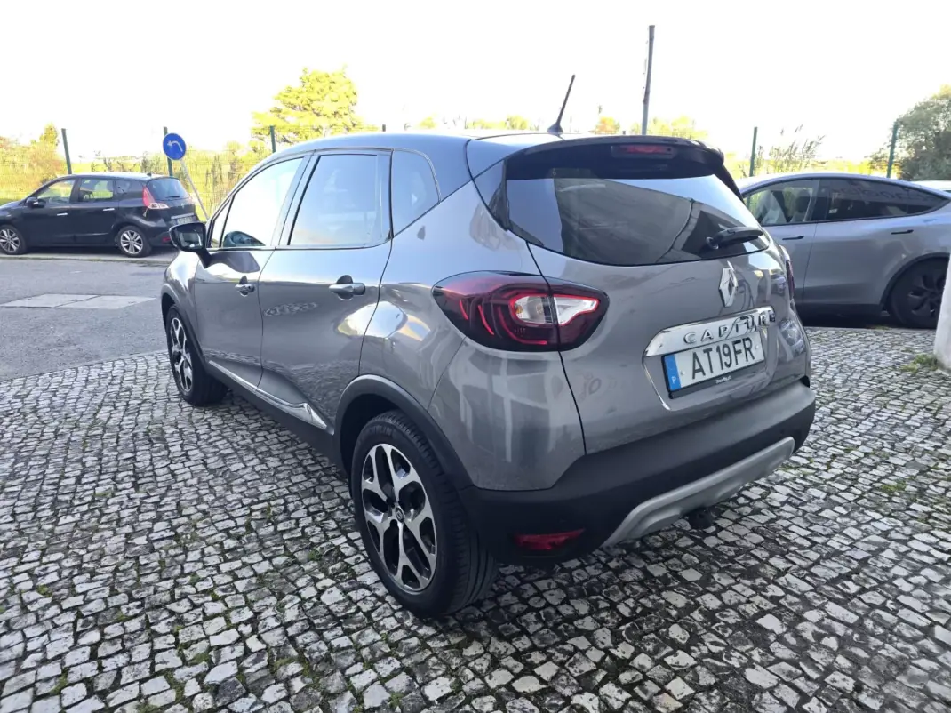 Renault Captur 2018 - 13450 EUR, 168000 km - AUTO.MOTO.pt - 168000km - foto 5 de 16