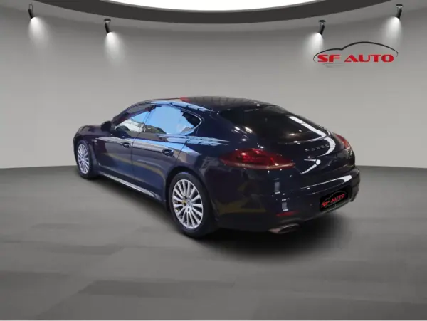 Porsche Panamera 2014 - 55000 EUR, 117234 km - AUTO.MOTO.pt - 117234km - foto 6 de 12