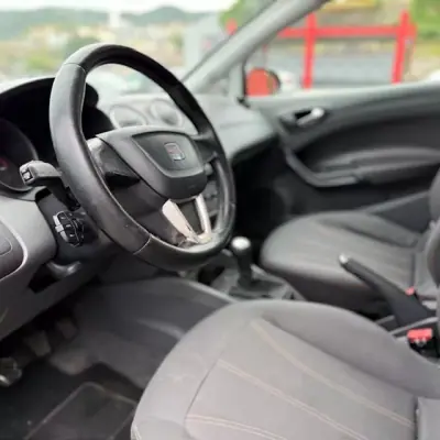 SEAT Ibiza 2011 - 7500 EUR, 210000 km - AUTO.MOTO.pt - 210000km - foto 11 de 20