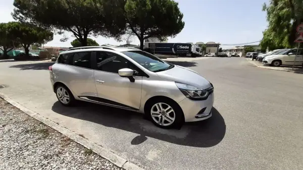 Renault Clio Sport Tourer 2018 - 11500 EUR, 89764 km - AUTO.MOTO.pt - 89764km - foto 14 de 46
