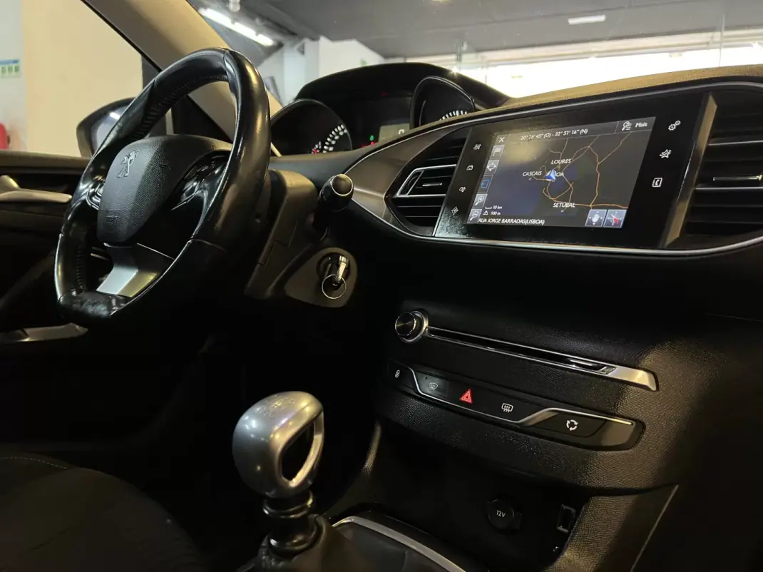 Peugeot 308 SW 2014 - 6990 EUR, 298000 km - AUTO.MOTO.pt - 298000km - foto 18 de 37