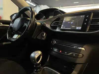 Peugeot 308 SW 2014 - 6990 EUR, 298000 km - AUTO.MOTO.pt - 298000km - foto 18 de 37