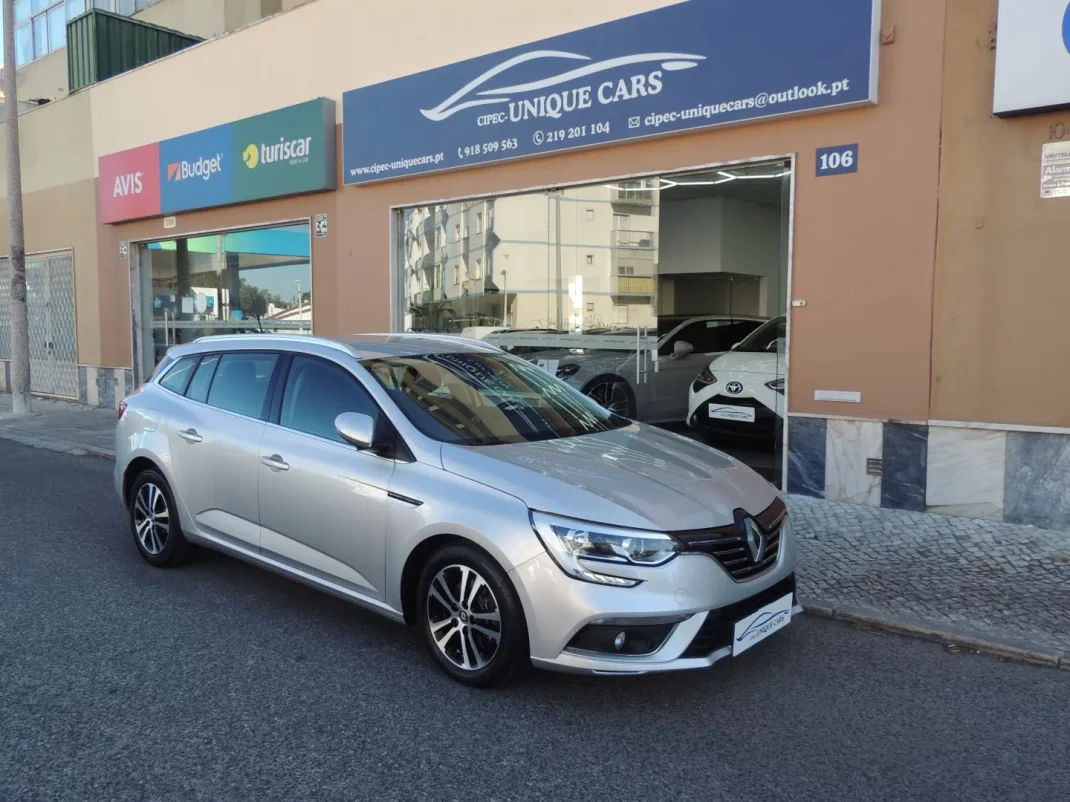 Renault Mégane Break 2018 - 15500 EUR, 156500 km - AUTO.MOTO.pt - 156500km - foto 1 de 15
