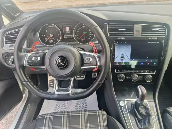 Volkswagen Golf 2014 - 17500 EUR, 162848 km - AUTO.MOTO.pt - 162848km - foto 8 de 57