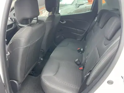 Renault Clio 2018 - 13950 EUR, 110232 km - AUTO.MOTO.pt - 110232km - foto 9 de 12