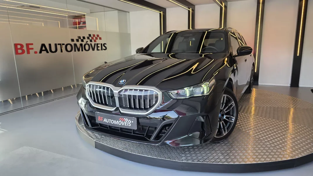 BMW 530e 2024 - 64900 EUR, 8152 km - AUTO.MOTO.pt - 8152km - foto 25 de 59