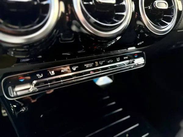 Mercedes-Benz A 180 2019 - 27950 EUR, 79000 km - AUTO.MOTO.pt - 79000km - foto 24 de 32
