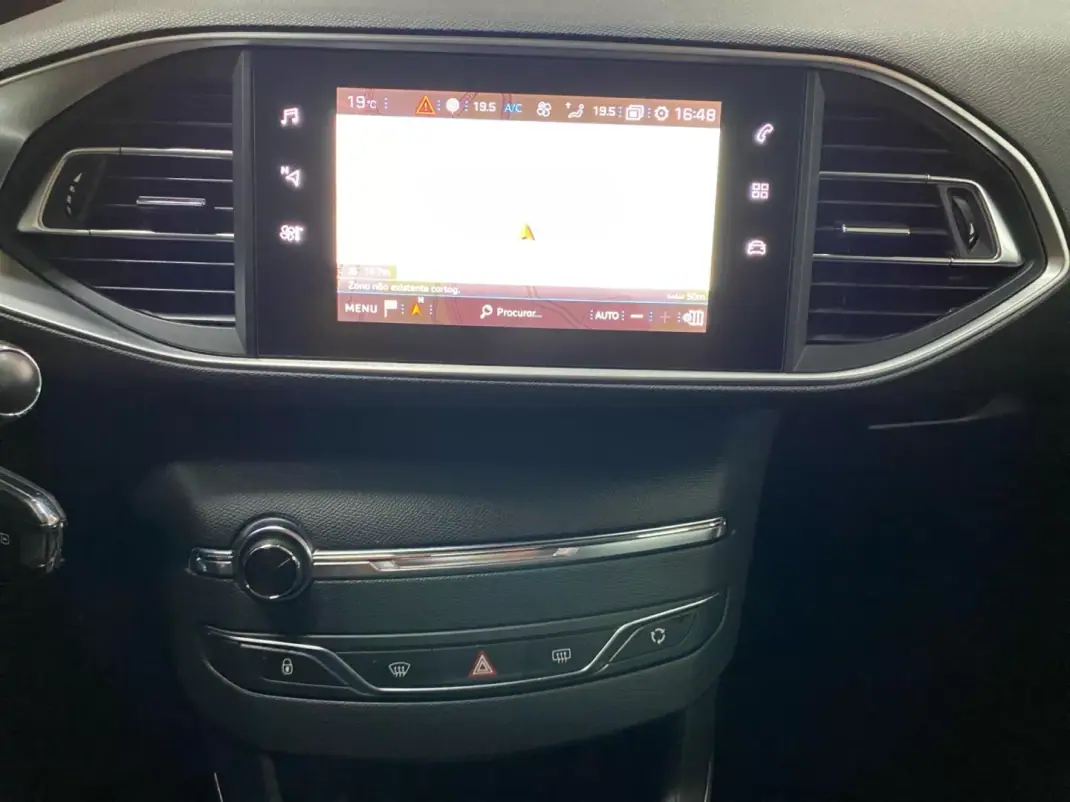 Peugeot 308 SW 2019 - 12450 EUR, 65800 km - AUTO.MOTO.pt - 65800km - foto 12 de 19