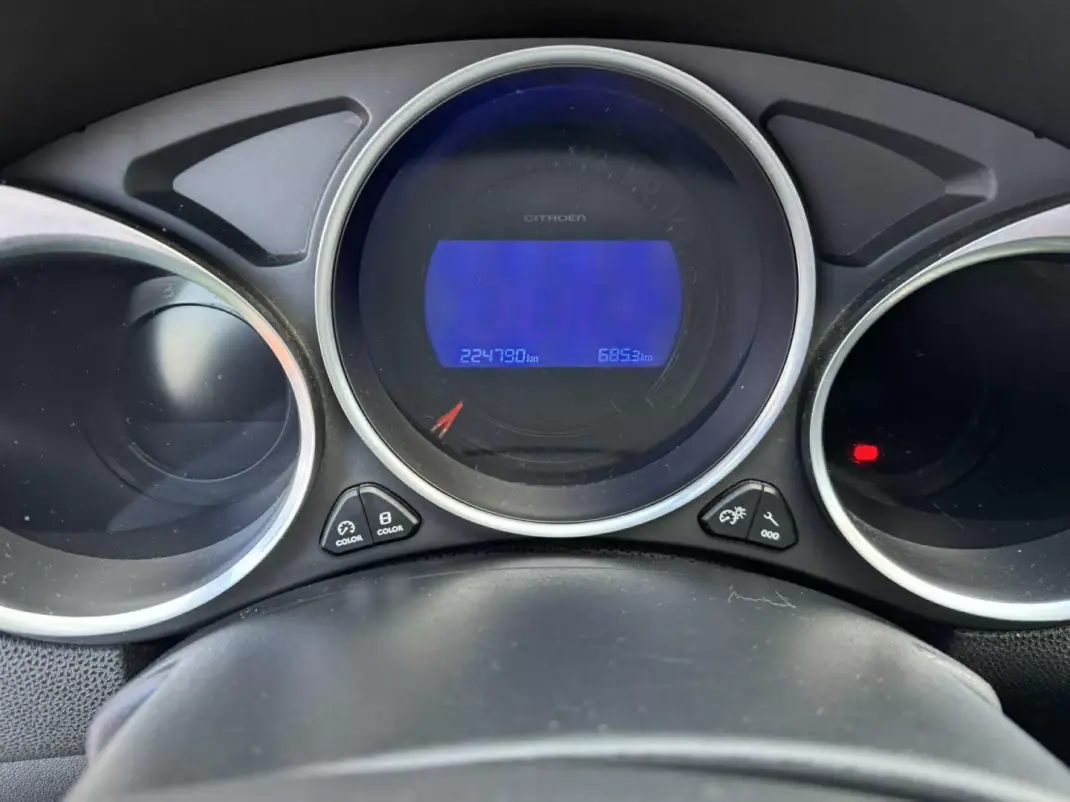 Citroën DS4 2012 - 8900 EUR, 224495 km - AUTO.MOTO.pt - 224495km - foto 4 de 9