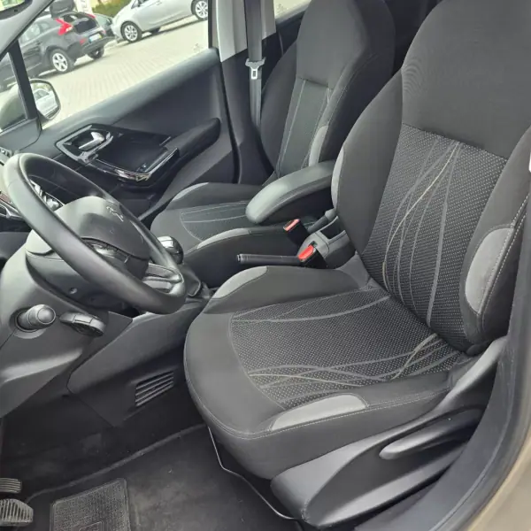 Peugeot 208 2012 - 7450 EUR, 127525 km - AUTO.MOTO.pt - 127525km - foto 12 de 16
