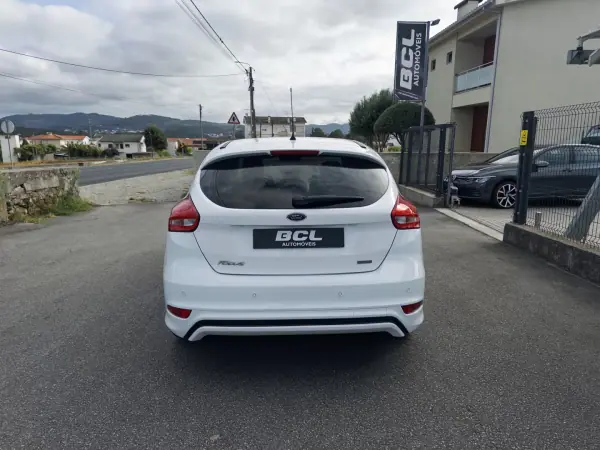 Ford Focus 2017 - 12990 EUR, 79000 km - AUTO.MOTO.pt - 79000km - foto 6 de 16