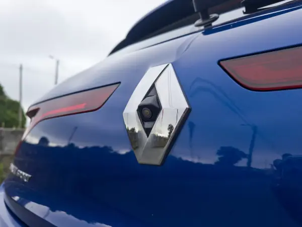 Renault Mégane 2018 - 15990 EUR, 117000 km - AUTO.MOTO.pt - 117000km - foto 12 de 48