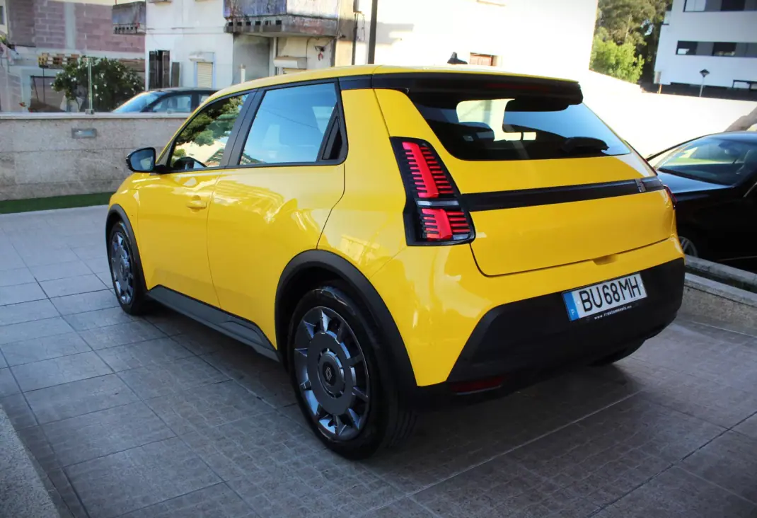 Renault 5 2025 - 28990 EUR, 3000 km - 3000km - foto 32 de 36