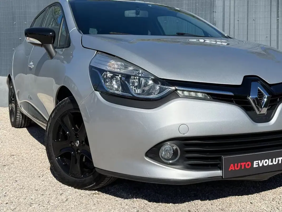 Renault Clio 2015 - 9950 EUR, 155000 km - AUTO.MOTO.pt - 155000km - foto 12 de 24