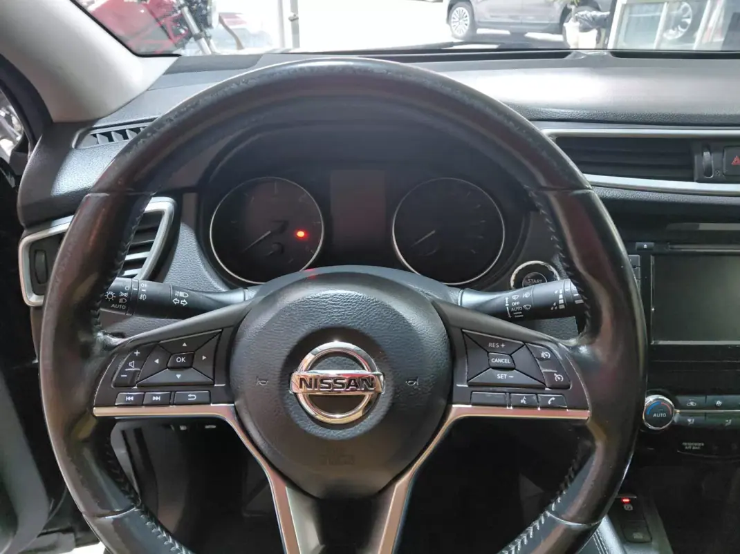 Nissan Qashqai 2018 - 18900 EUR, 99000 km - AUTO.MOTO.pt - 99000km - foto 8 de 16