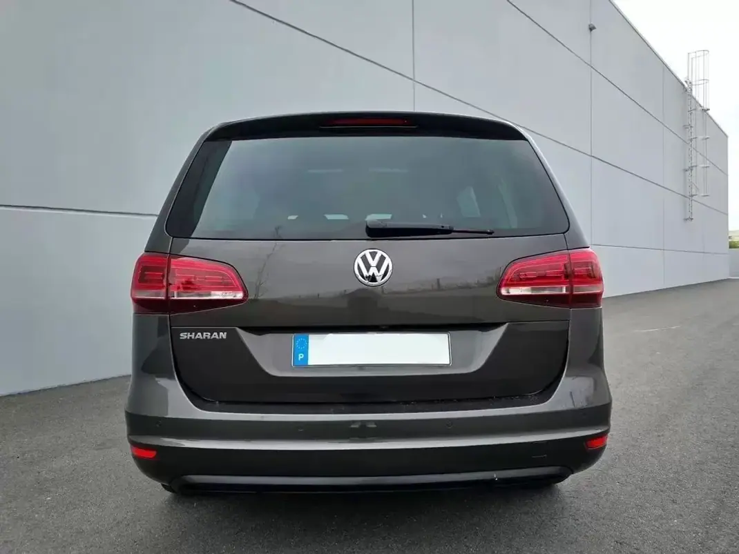 Volkswagen Sharan 2019 - 29700 EUR, 115600 km - 115600km - foto 8 de 17