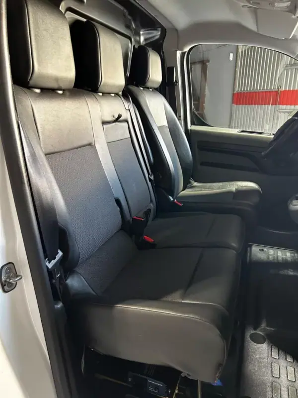 Opel Vivaro 2021 - 17000 EUR, 188500 km - AUTO.MOTO.pt - 188500km - foto 14 de 30