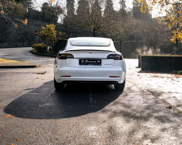 Tesla Model 3 2022 - 32990 EUR, 121900 km - AUTO.MOTO.pt - 121900km - foto 31 de 36