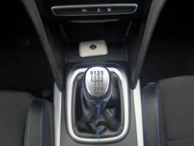 Renault Mégane 2018 - 15990 EUR, 117000 km - AUTO.MOTO.pt - 117000km - foto 39 de 48