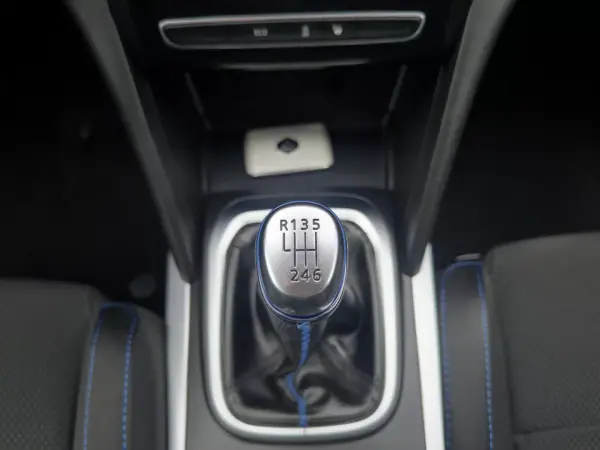 Renault Mégane 2018 - 15990 EUR, 117000 km - AUTO.MOTO.pt - 117000km - foto 39 de 48