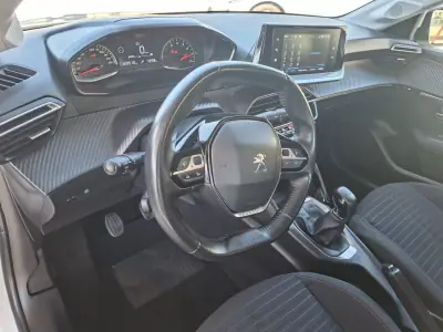 Peugeot 208 2021 — foto 6 de 30