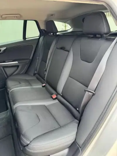 Volvo V60 2014 - 12950 EUR, 130000 km - 130000km - foto 14 de 27