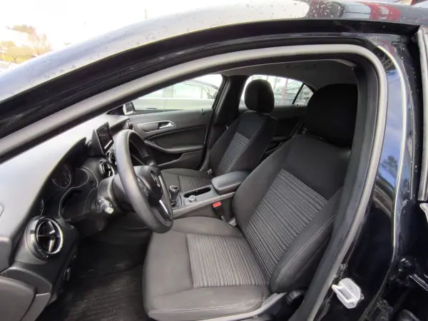 Mercedes-Benz A 180 2013 - 14900 EUR, 169000 km - AUTO.MOTO.pt - 169000km - foto 5 de 10