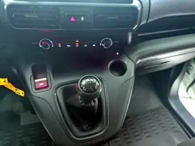 Peugeot Partner 1.6 HDI , 3 Lug. , Iva Dedutivel 2019 - 12480 EUR, 157000 km - AUTO.MOTO.pt - 157000km - foto 19 de 21