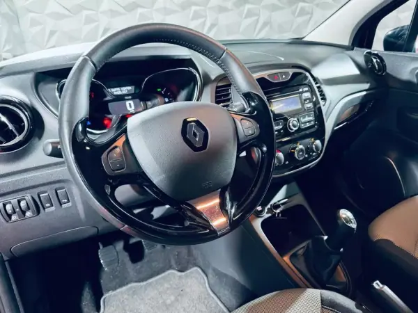 Renault Captur 2016 - 11990 EUR, 114588 km - AUTO.MOTO.pt - 114588km - foto 37 de 38