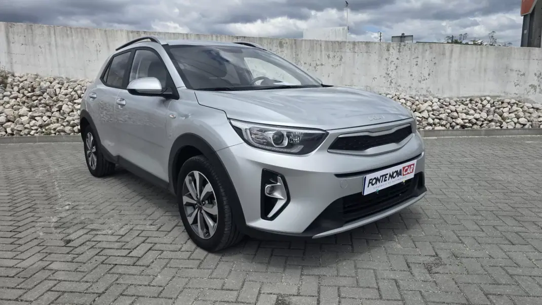 Kia Stonic 2023 - 17450 EUR, 27500 km - AUTO.MOTO.pt - 27500km - foto 4 de 18
