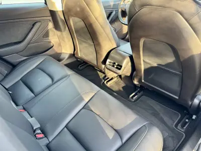 Tesla Model 3 2019 - 25999 EUR, 60000 km - AUTO.MOTO.pt - 60000km - foto 20 de 24