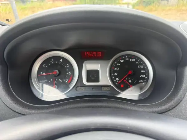 Renault Clio 2006 - 4500 EUR, 148000 km - AUTO.MOTO.pt - 148000km - foto 18 de 27