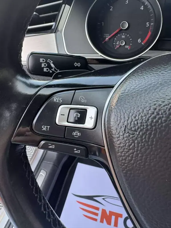 Volkswagen Passat Variant 2019 - 16900 EUR, 258985 km - AUTO.MOTO.pt - 258985km - foto 5 de 27