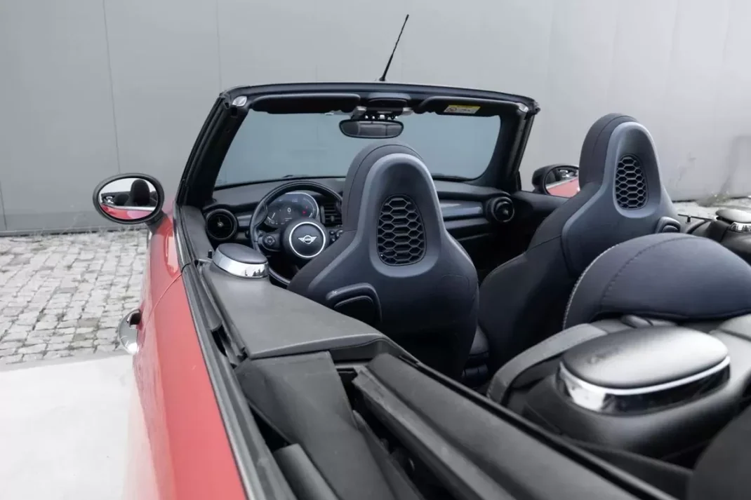 MINI Cooper 2021 - 25999 EUR, 94000 km - AUTO.MOTO.pt - 94000km - foto 30 de 38