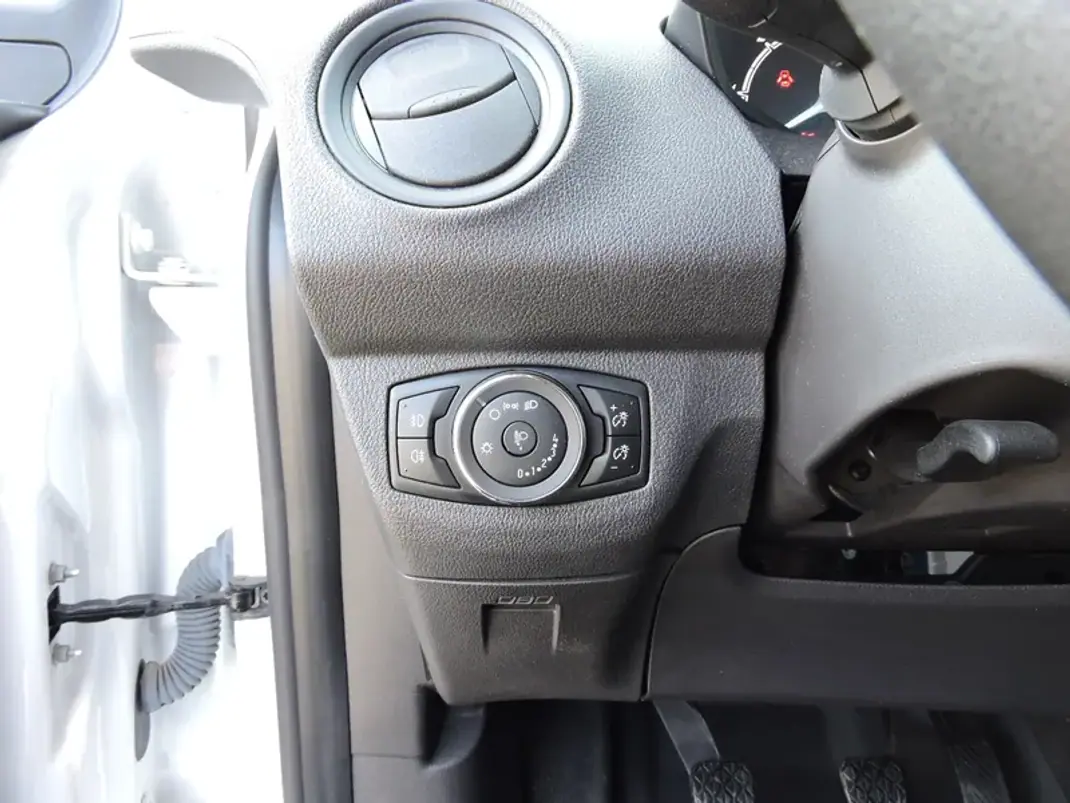 Ford 1.5 TDCi Trend 2022 - 15000 EUR, 51000 km - AUTO.MOTO.pt - 51000km - foto 10 de 11