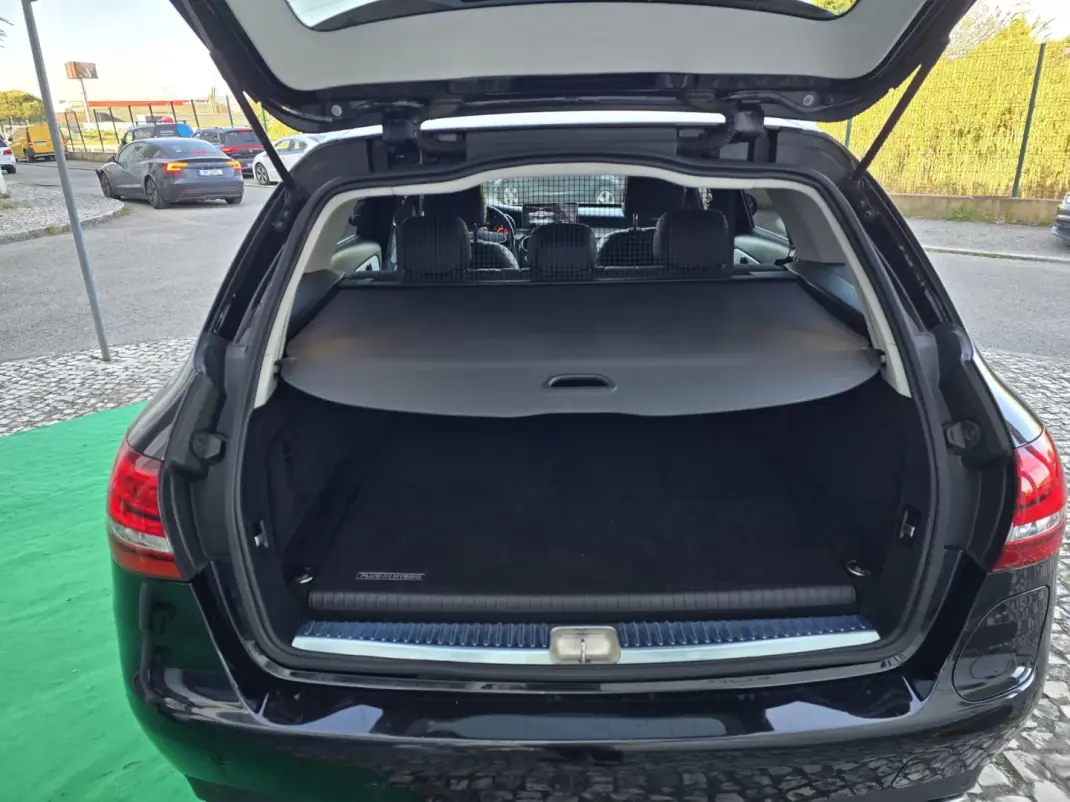 Mercedes-Benz C 350 2016 - 19950 EUR, 169000 km - AUTO.MOTO.pt - 169000km - foto 8 de 13