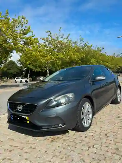 Volvo V40 2013 - 8500 EUR, 218850 km - AUTO.MOTO.pt - 218850km - foto 2 de 7