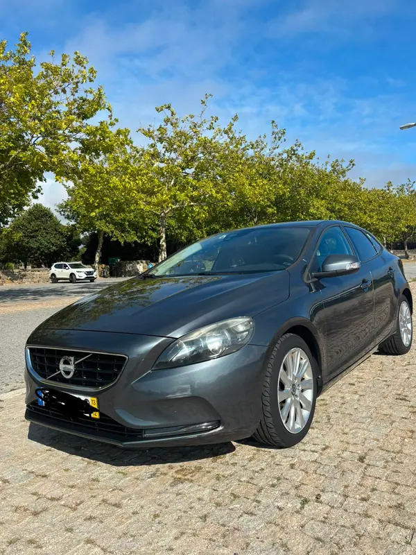 Volvo V40 2013 - 8500 EUR, 218850 km - AUTO.MOTO.pt - 218850km - foto 2 de 7