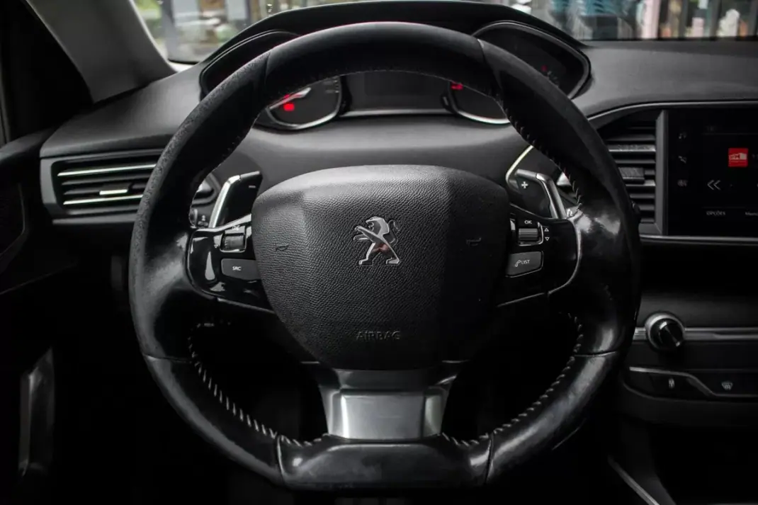 Peugeot 308 SW 2019 - 9800 EUR, 267684 km - AUTO.MOTO.pt - 267684km - foto 13 de 38