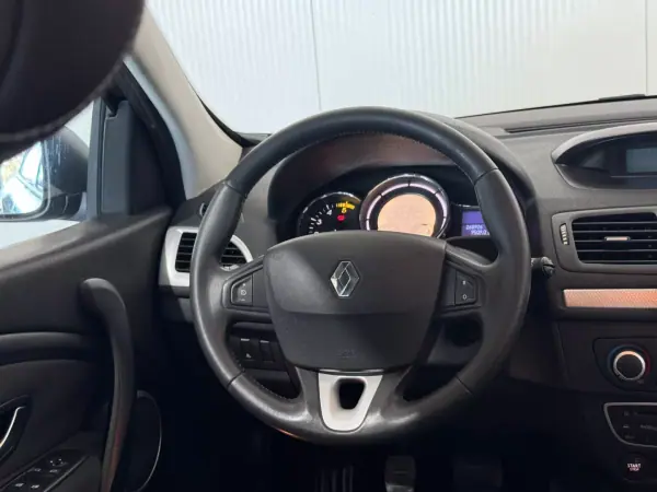 Renault Mégane 2010 - 5990 EUR, 268926 km - AUTO.MOTO.pt - 268926km - foto 16 de 18