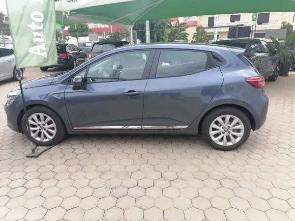Renault Clio 2021 - 16800 EUR, 21450 km - AUTO.MOTO.pt - 21450km - foto 3 de 11