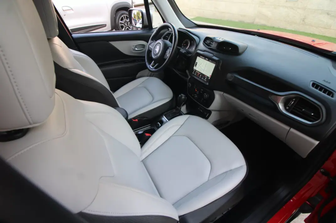 Jeep Renegade 2018 - 14990 EUR, 116000 km - AUTO.MOTO.pt - 116000km - foto 31 de 36